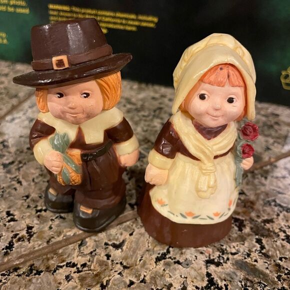 Hallmark Cards Vintage Pilgrim Salt and Pepper Shakers - Picture 1 of 9